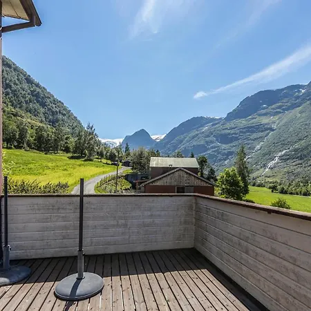 4 Bedroom Cozy In Oldedalen Holiday home Briksdalsbre