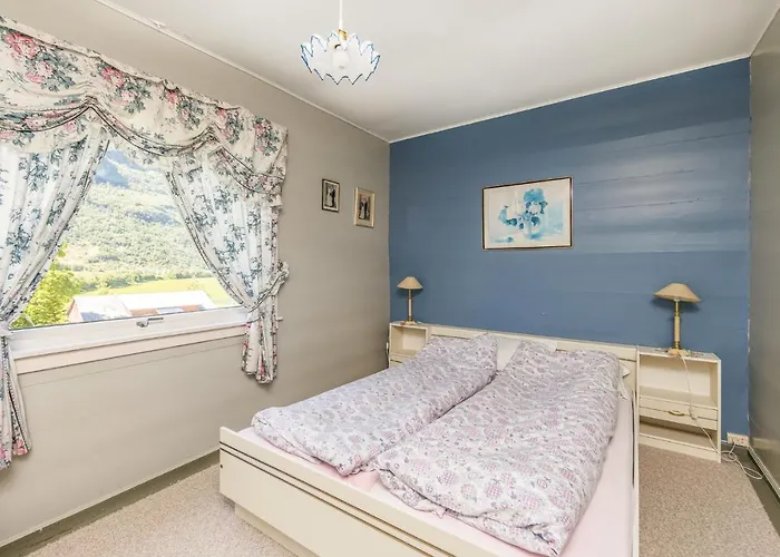 Awesome In Oldedalen Briksdalsbre